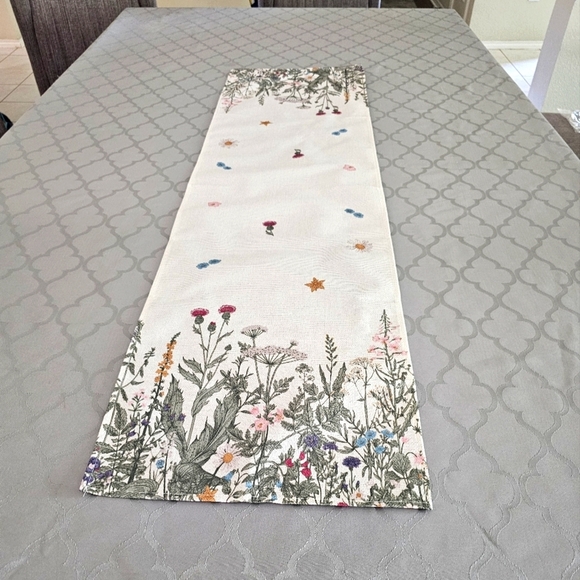 NWT Antique Herbs & Wild Flowers Summer Table Runner 13x48 inch Off White - Picture 3 of 9